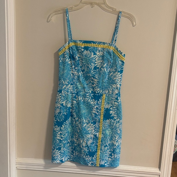 Lilly Pulitzer Lion In Sun Ariel  Blue White Floral Mini Dress  with Yellow Trim - Picture 3 of 8